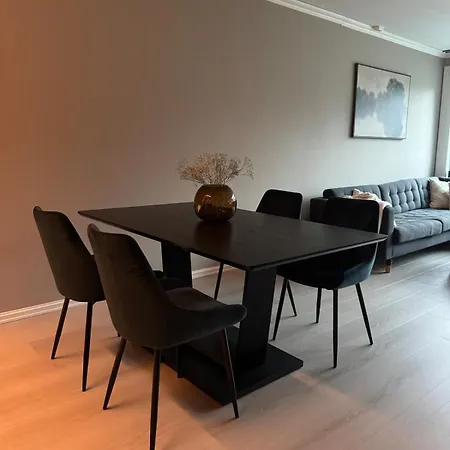 Spacious With 3 Bedrooms & Balcony In Apartment *